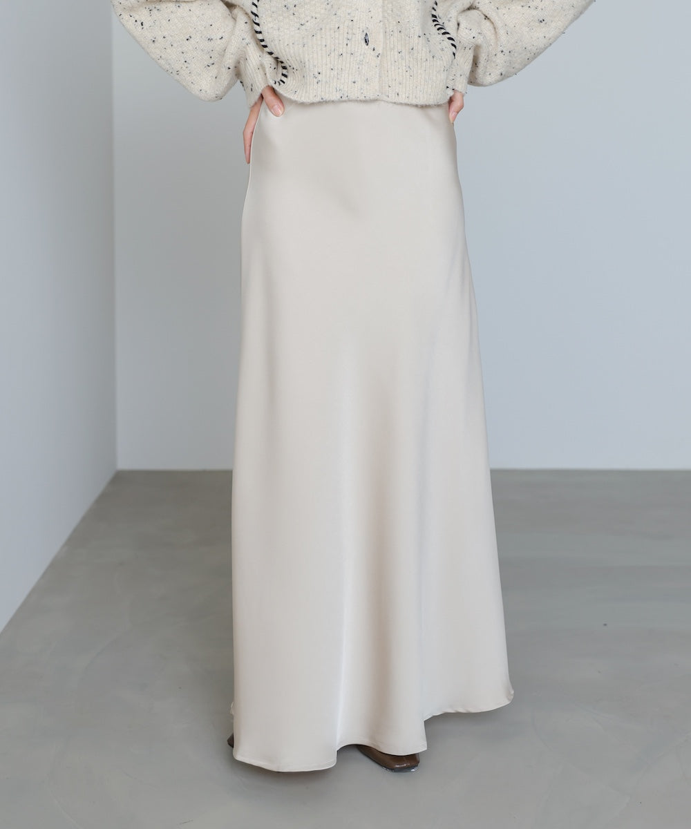 サテンナロースカート