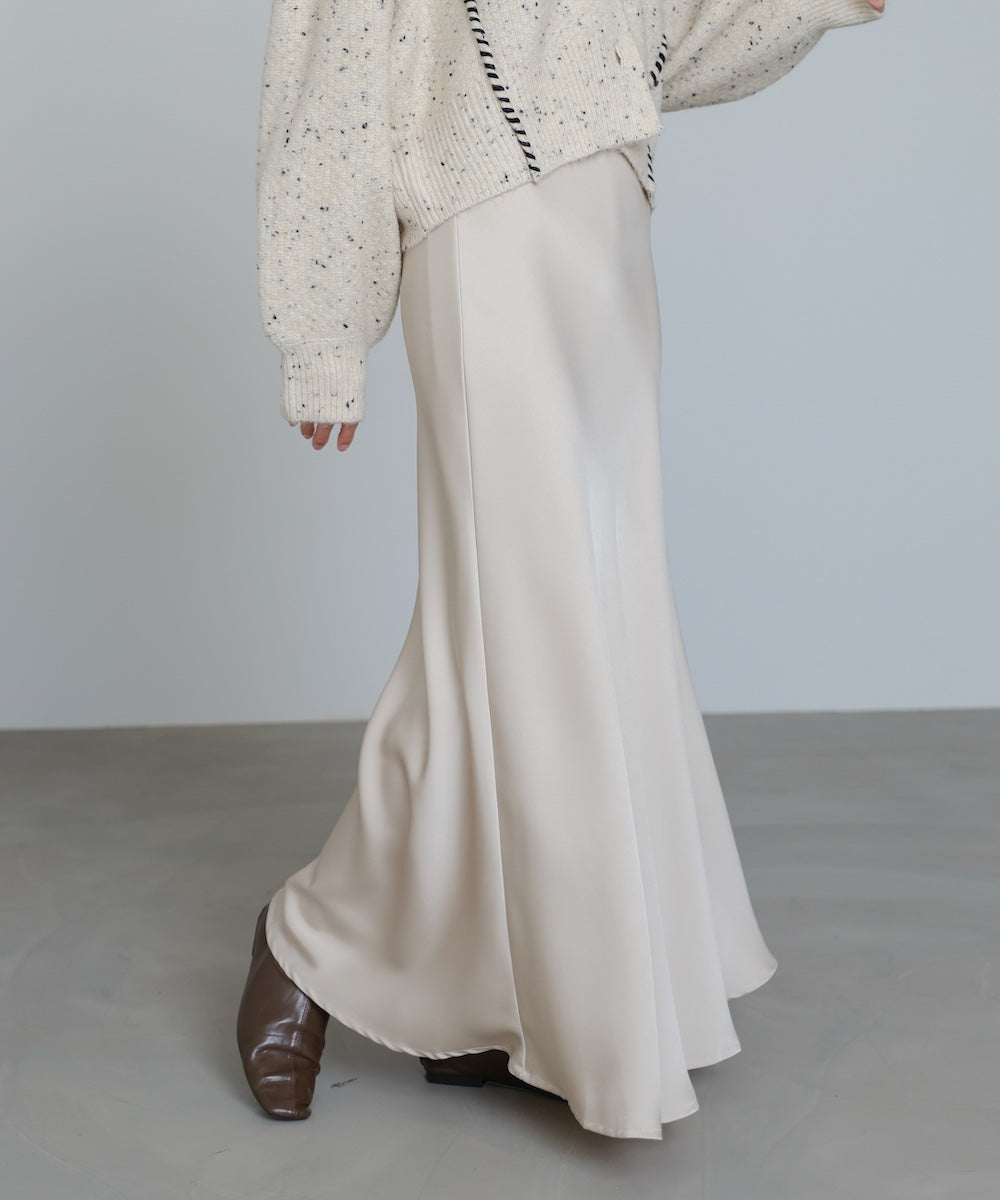 サテンナロースカート