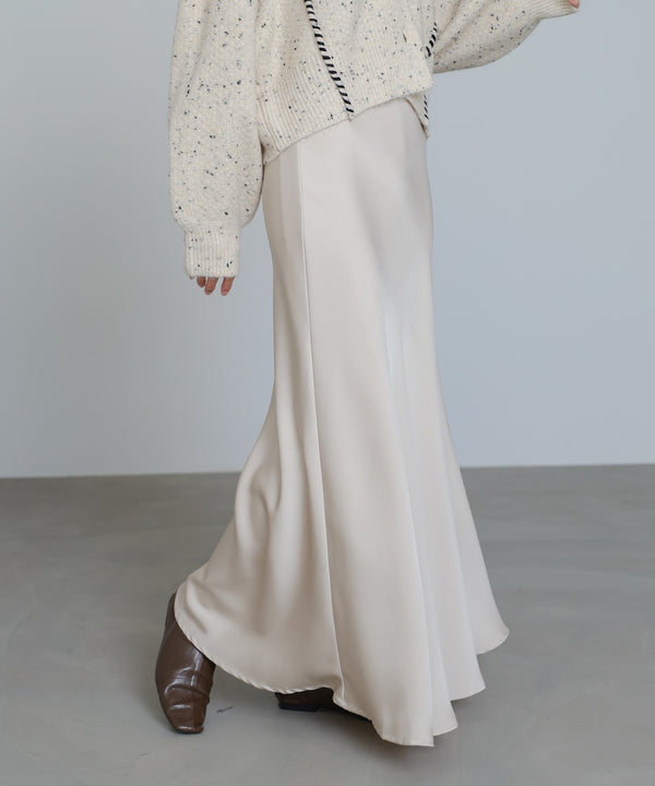 サテンナロースカート