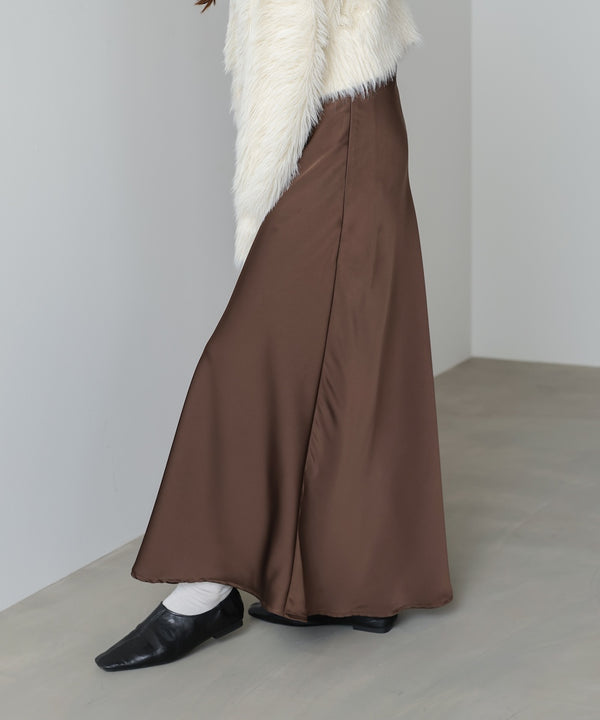 サテンナロースカート