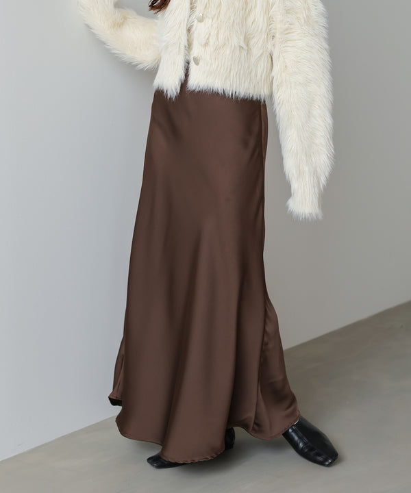 サテンナロースカート