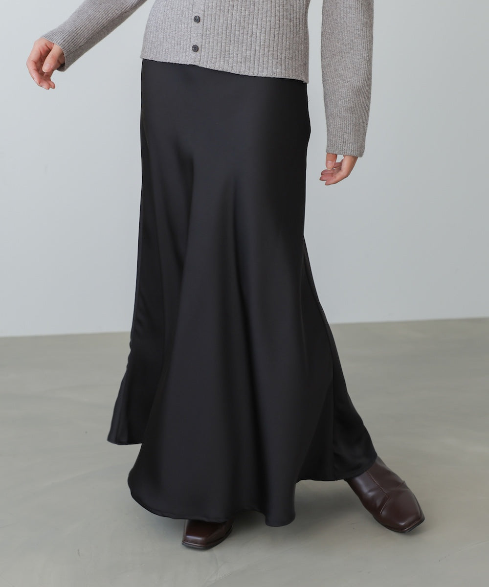 サテンナロースカート