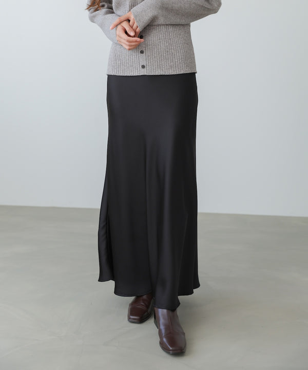 サテンナロースカート