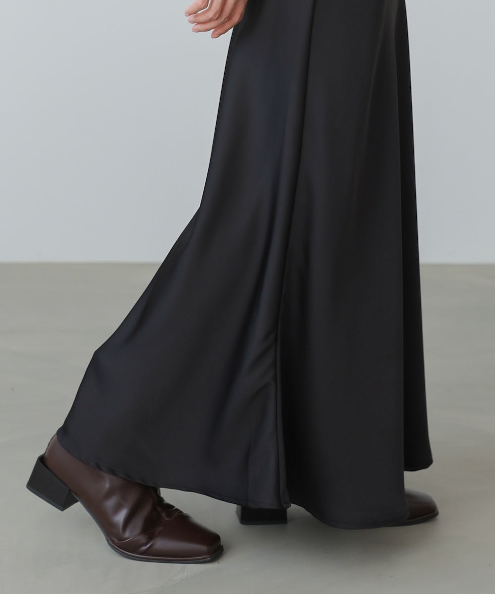 サテンナロースカート