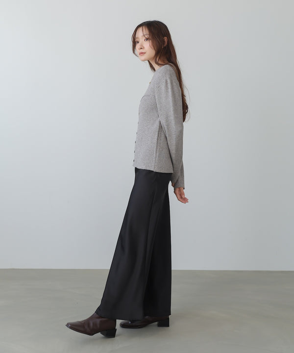 サテンナロースカート