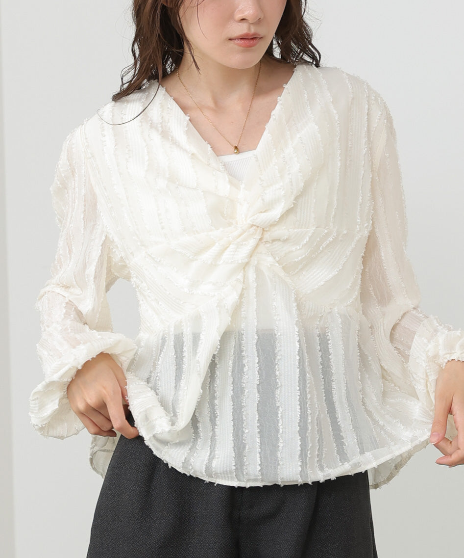 フロントねじりシャギーブラウス