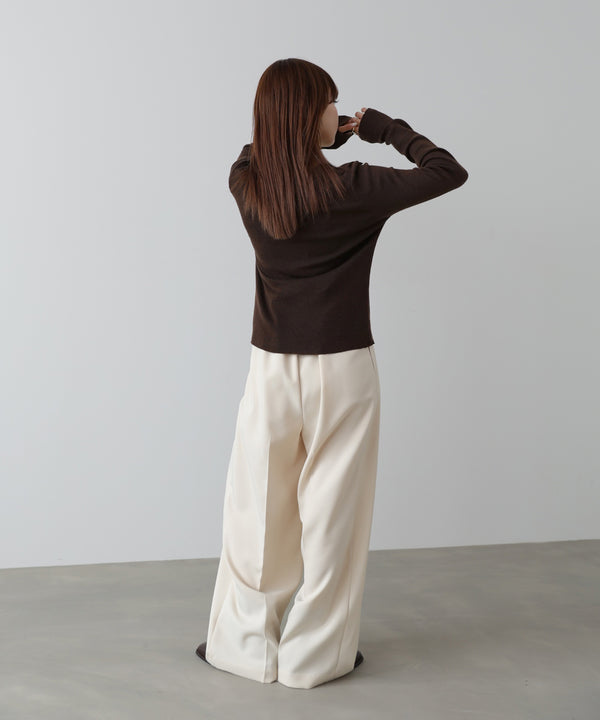 くるみボタンポロニット