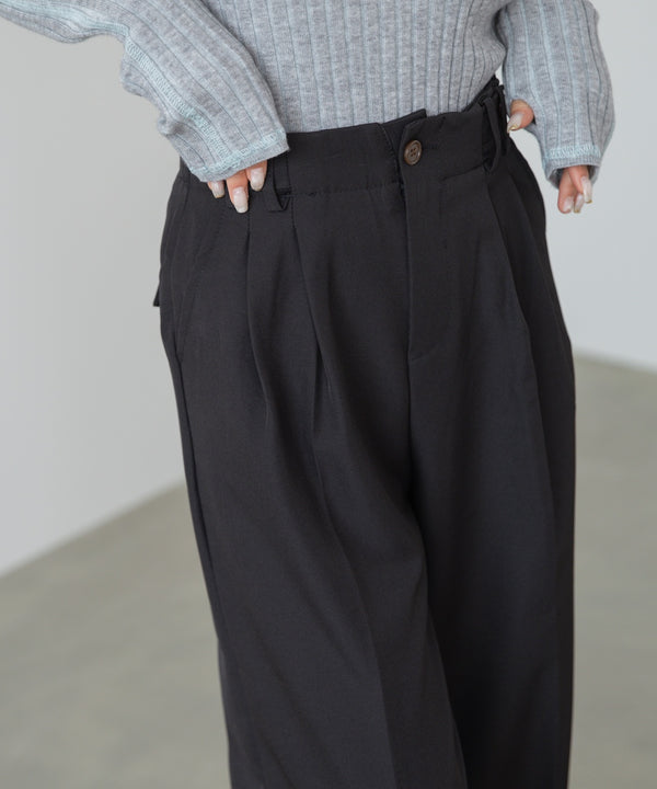 ツータックパンツ