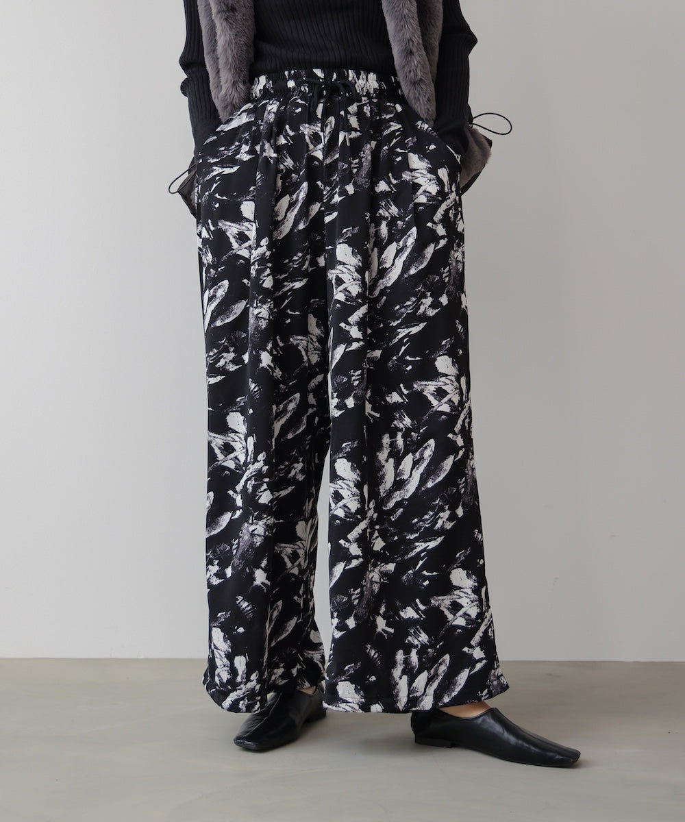 モノトーン柄パンツ