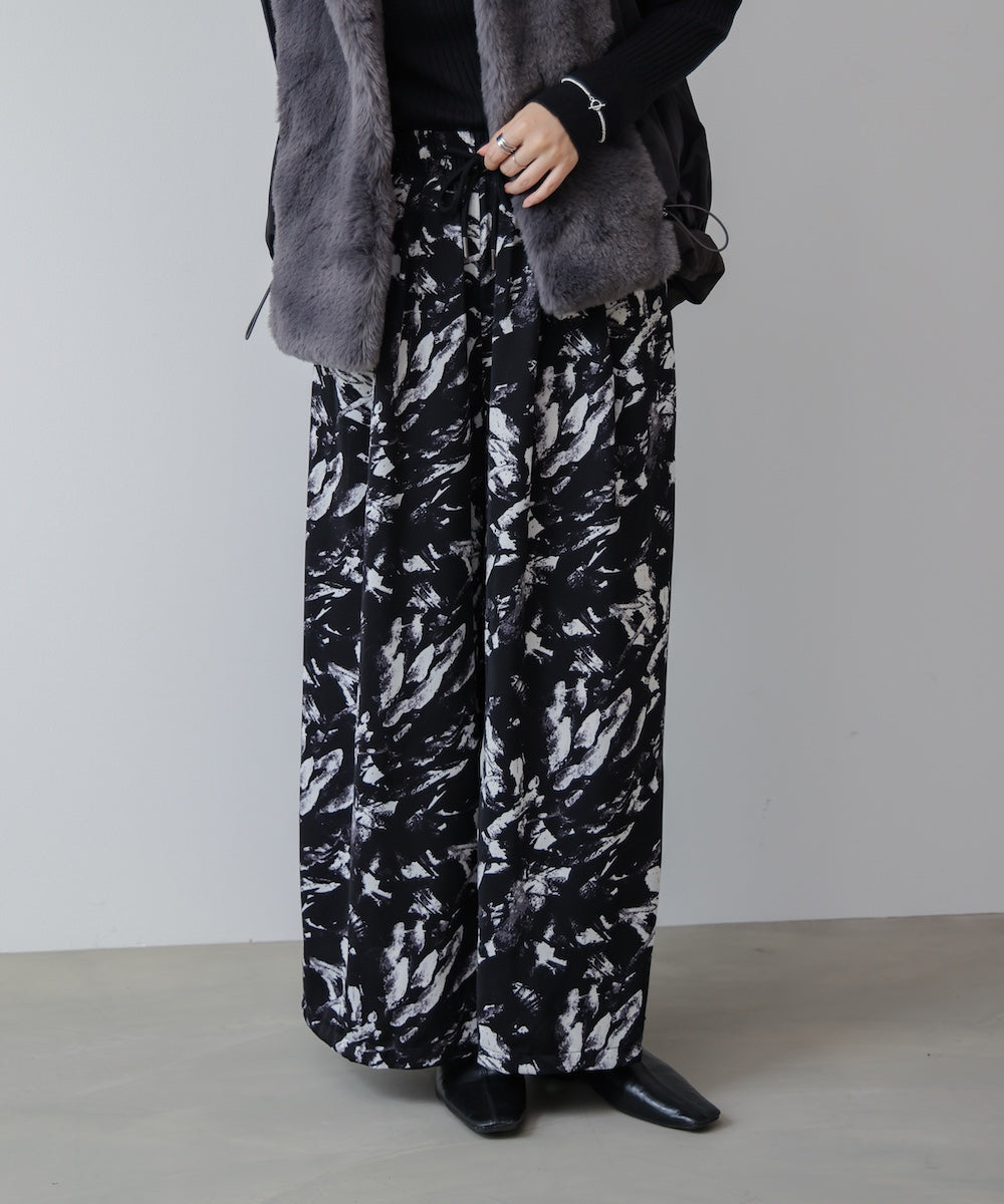 モノトーン柄パンツ