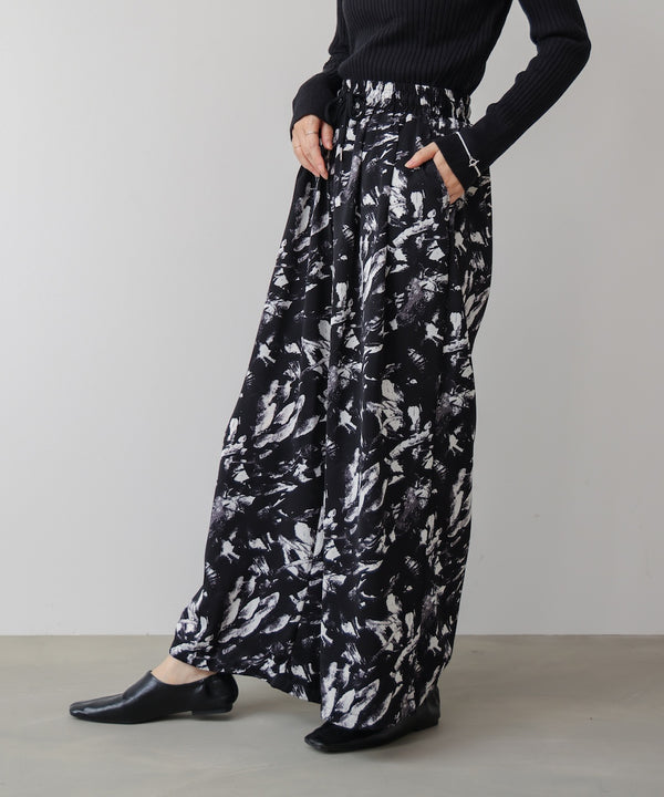 モノトーン柄パンツ