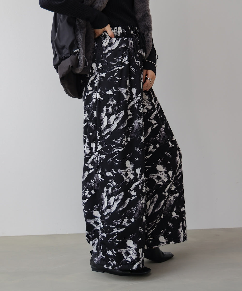 モノトーン柄パンツ