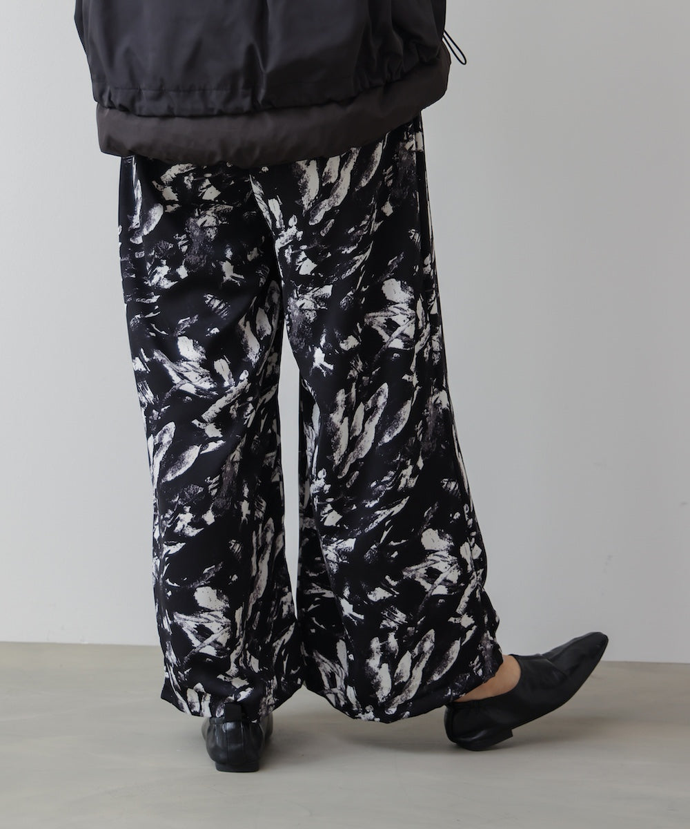 モノトーン柄パンツ