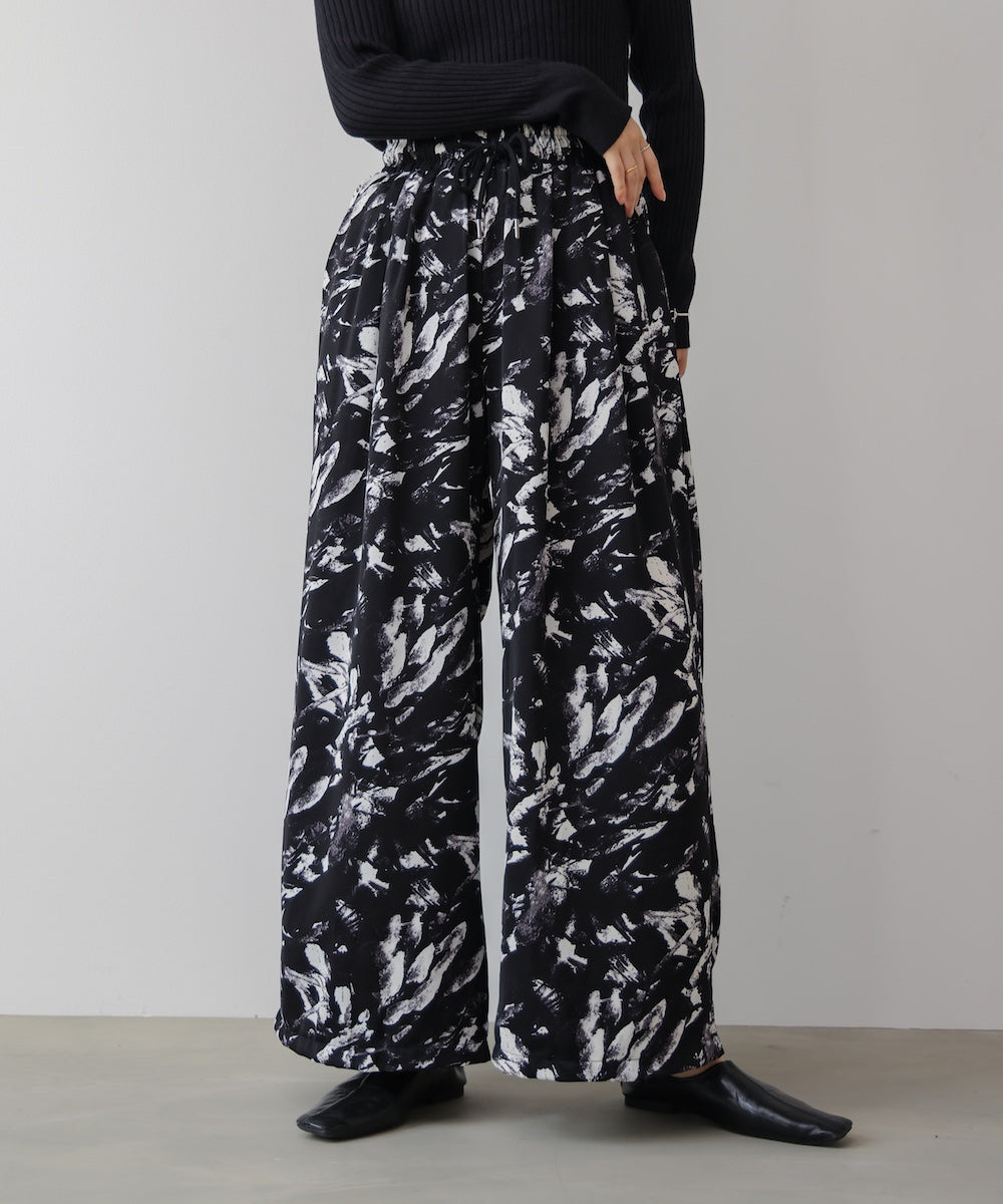 モノトーン柄パンツ