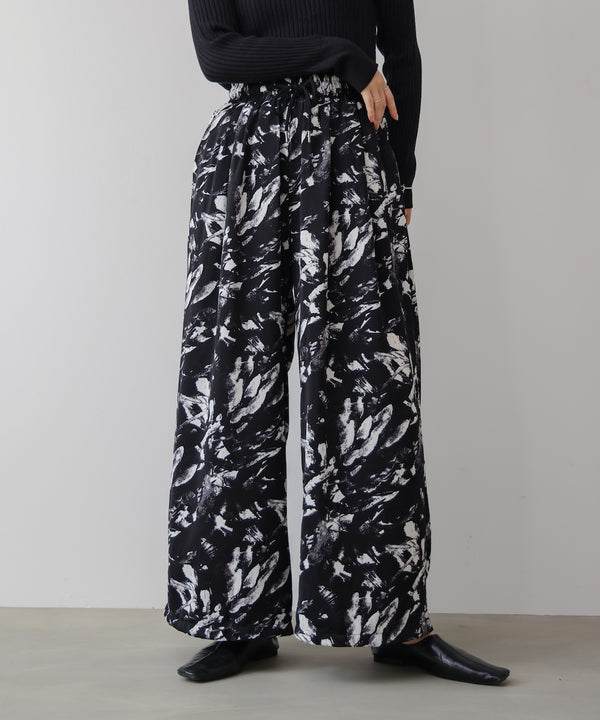 モノトーン柄パンツ