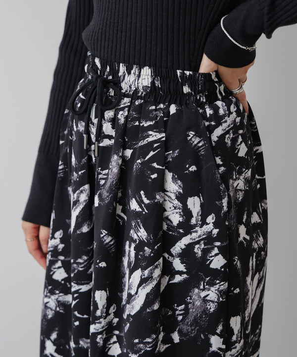 モノトーン柄パンツ