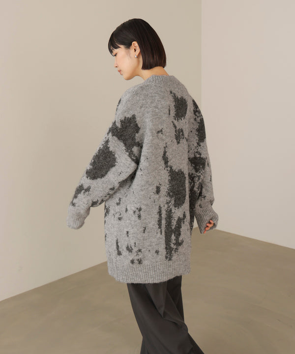 アブストラクト柄ニットプルオーバー