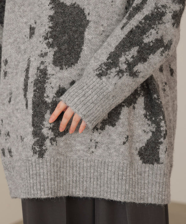 アブストラクト柄ニットプルオーバー