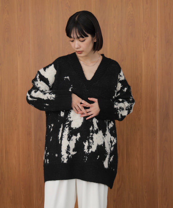 アブストラクト柄ニットプルオーバー