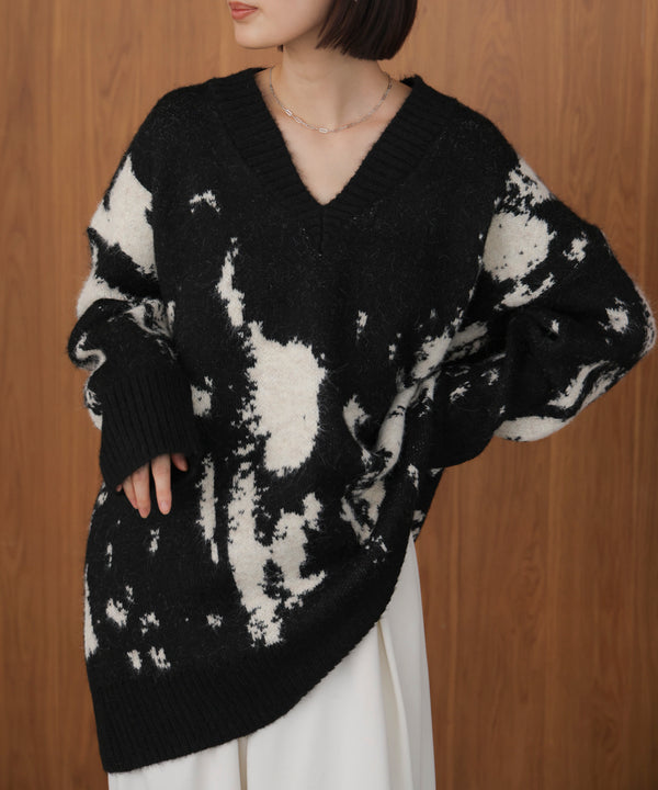 アブストラクト柄ニットプルオーバー