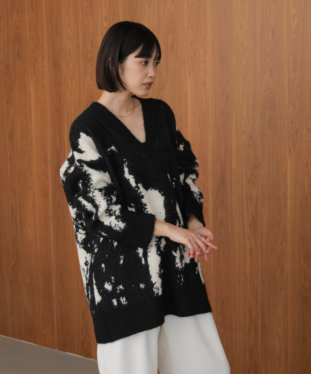アブストラクト柄ニットプルオーバー