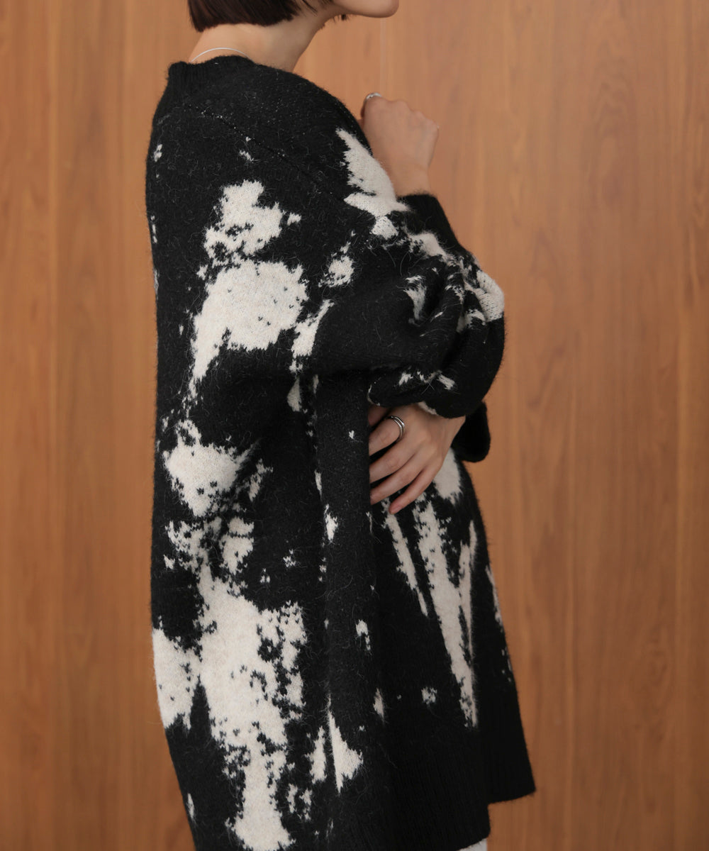 アブストラクト柄ニットプルオーバー