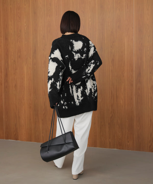 アブストラクト柄ニットプルオーバー