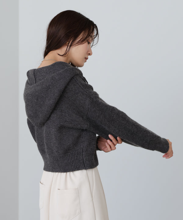 フーディーニットトップス