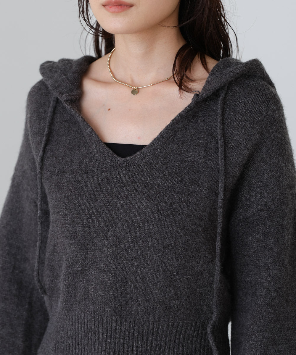 フーディーニットトップス