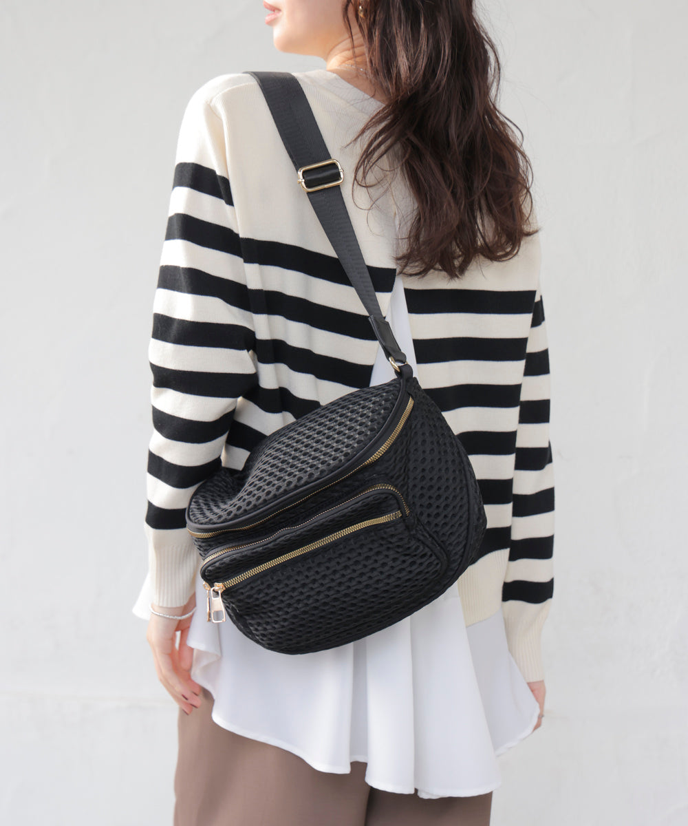 ドットメッシュボディバッグ