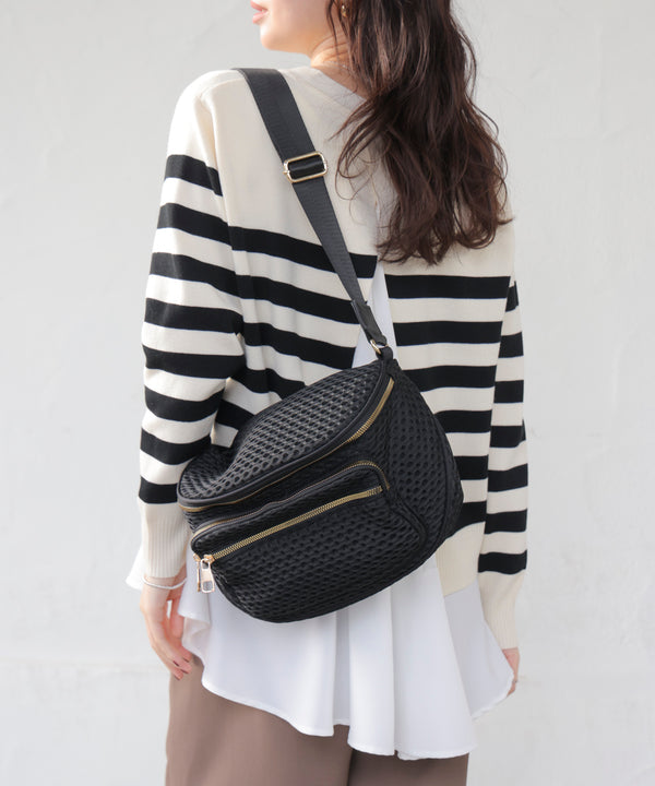 ドットメッシュボディバッグ