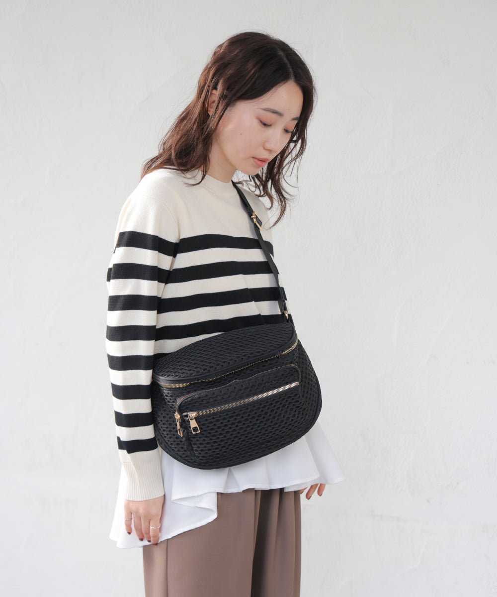 ドットメッシュボディバッグ