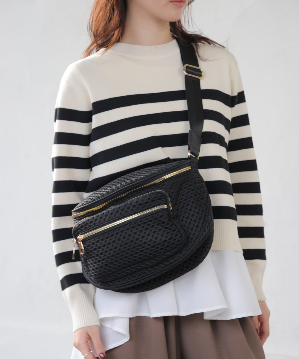 ドットメッシュボディバッグ