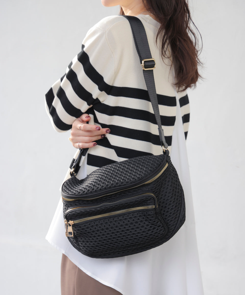 ドットメッシュボディバッグ