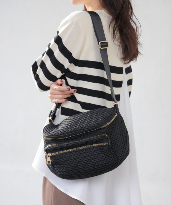 ドットメッシュボディバッグ