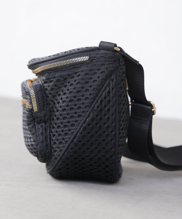 ドットメッシュボディバッグ