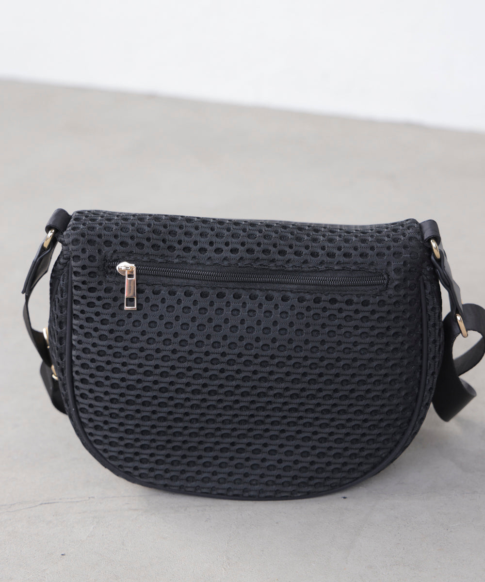 ドットメッシュボディバッグ