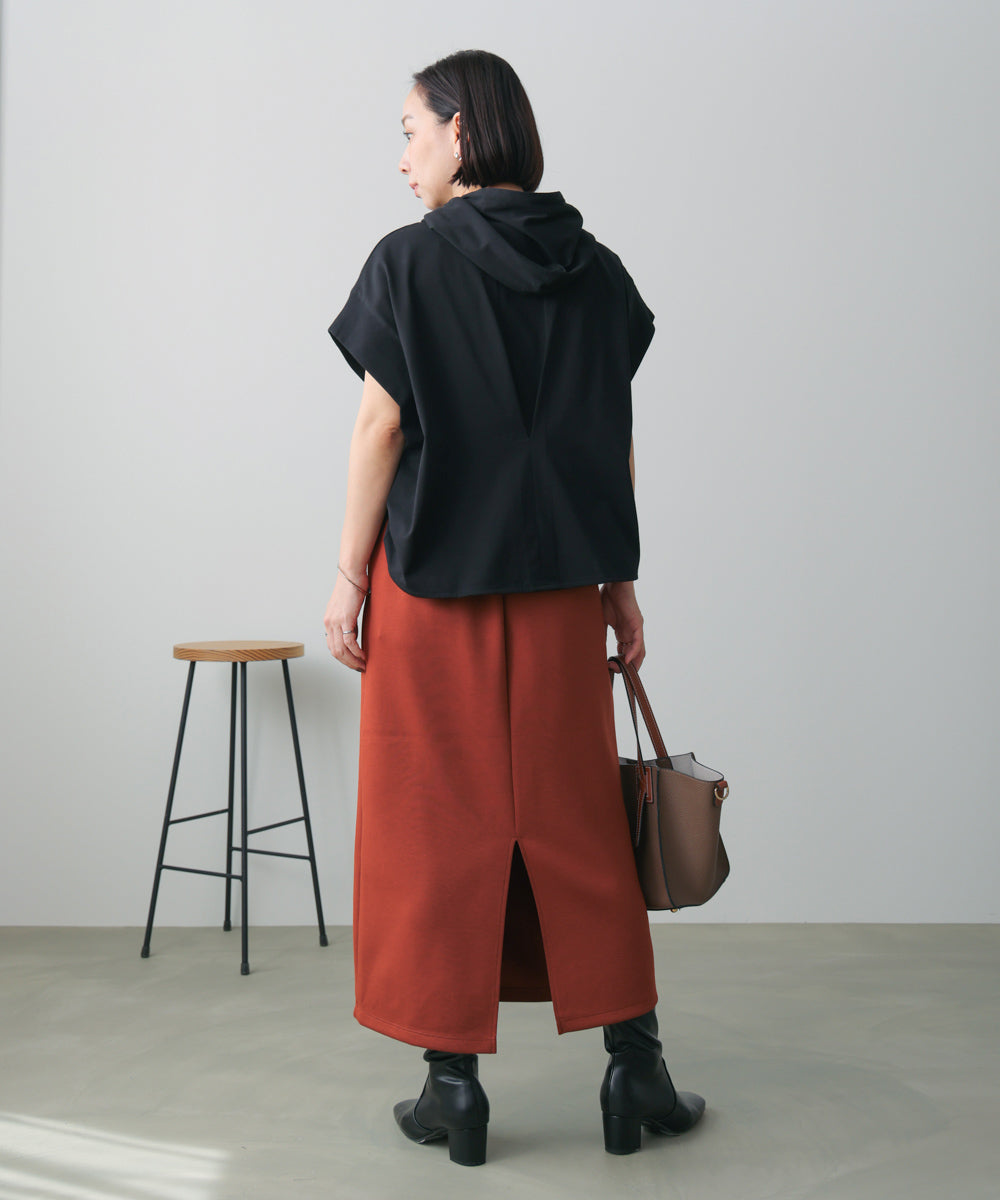 バックスリットタイトスカート