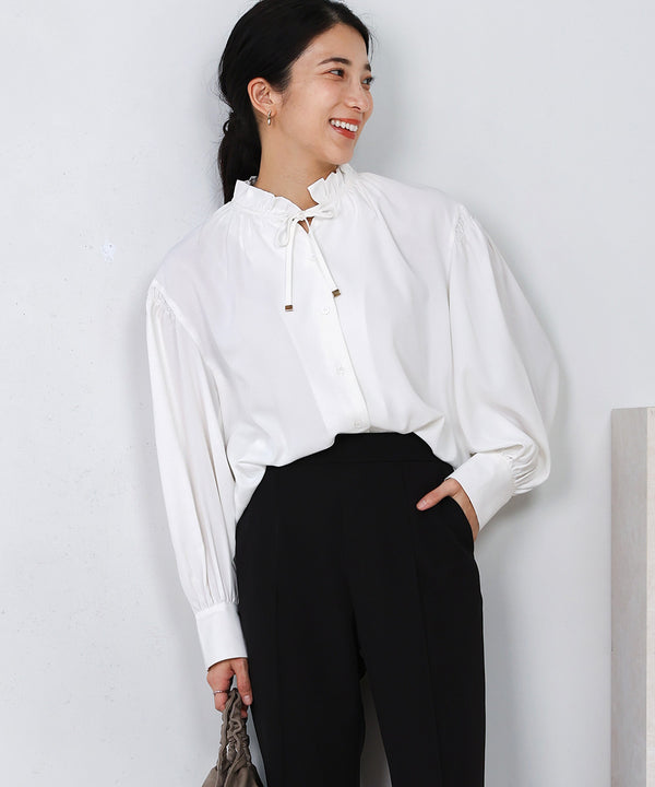 ドレープレーヨンシャーリングショルダーブラウス