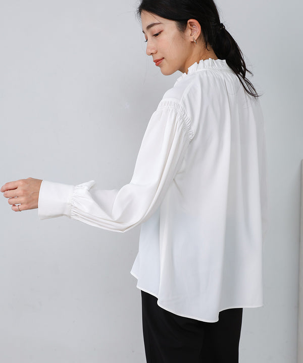 ドレープレーヨンシャーリングショルダーブラウス