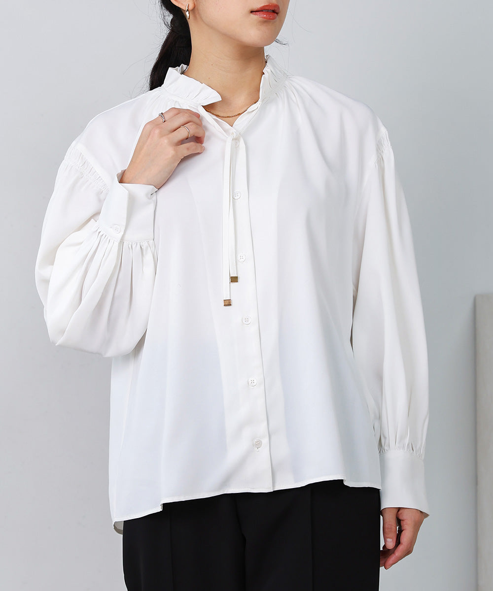 ドレープレーヨンシャーリングショルダーブラウス