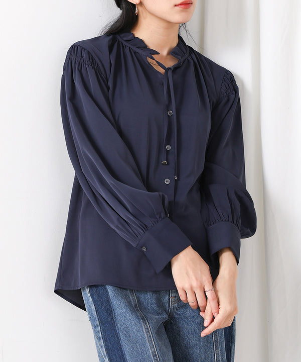 ドレープレーヨンシャーリングショルダーブラウス