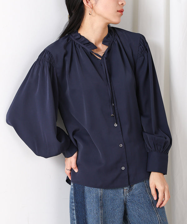 ドレープレーヨンシャーリングショルダーブラウス
