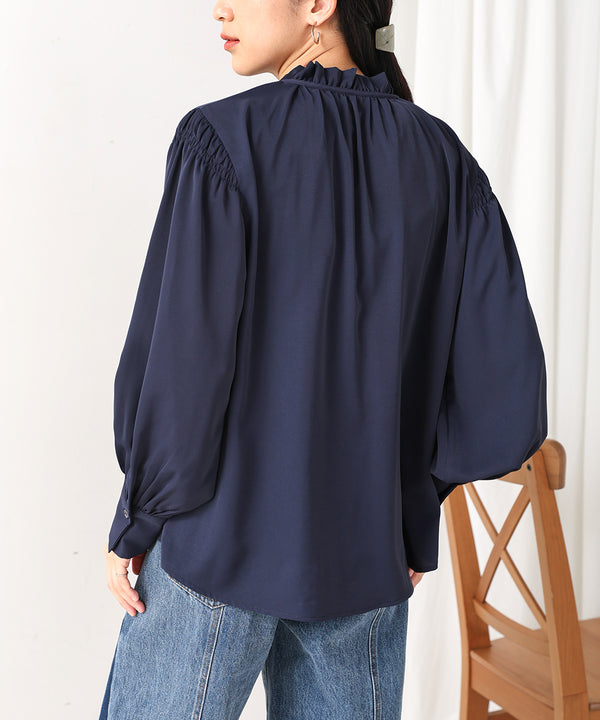 ドレープレーヨンシャーリングショルダーブラウス