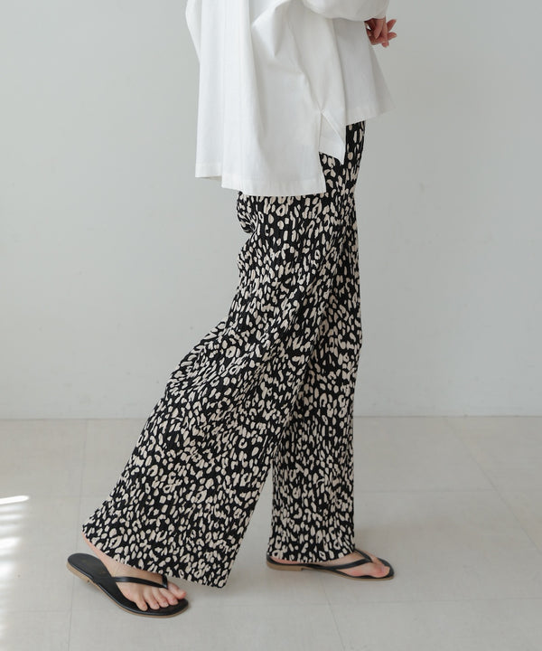 ［WEB限定］ストレッチプリーツパンツ
