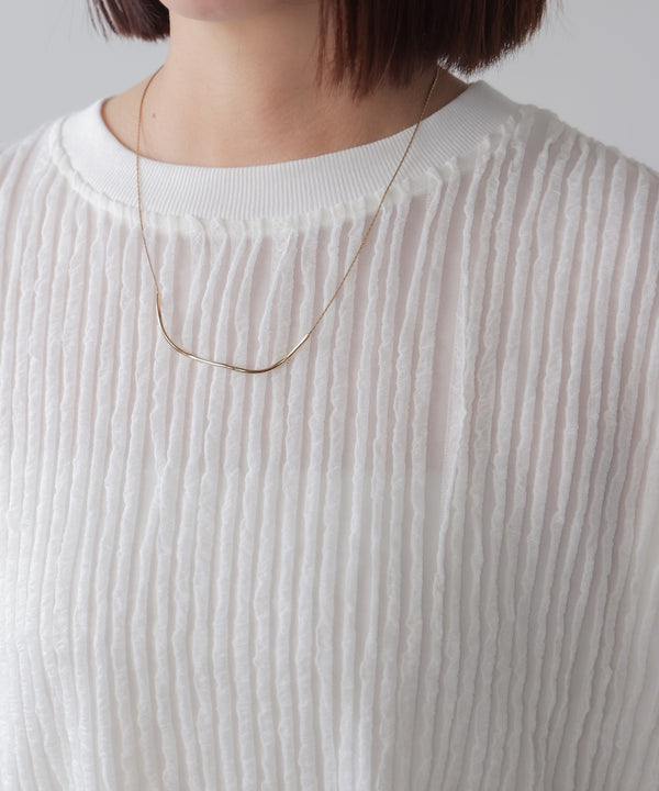 フリルカットソー