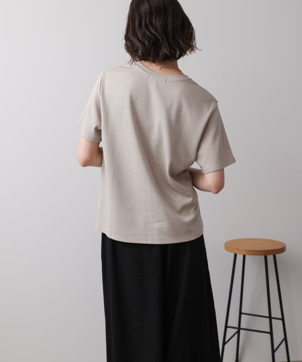 刺繍ロゴプルオーバー