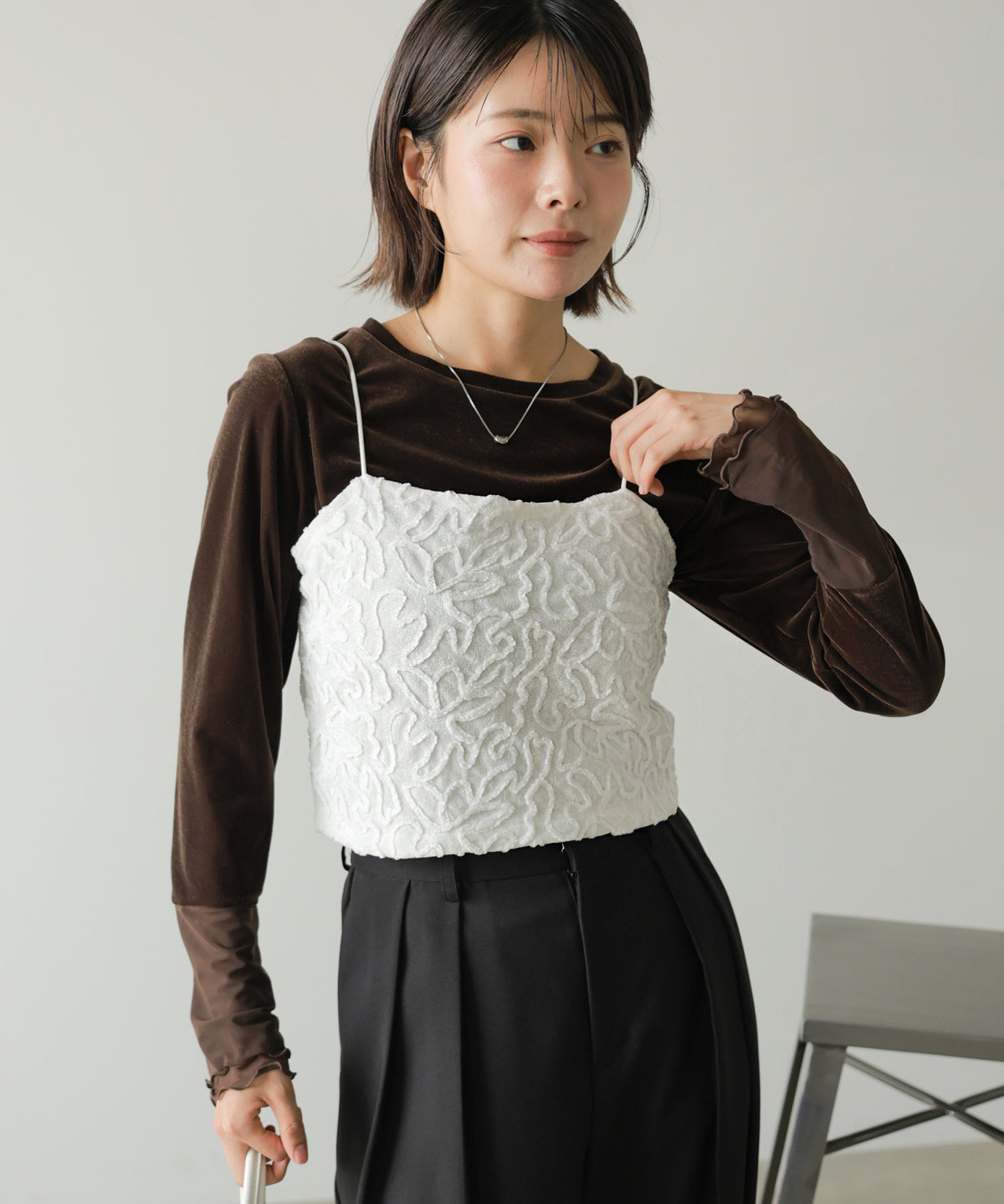 コード刺繍ベロアビスチェ