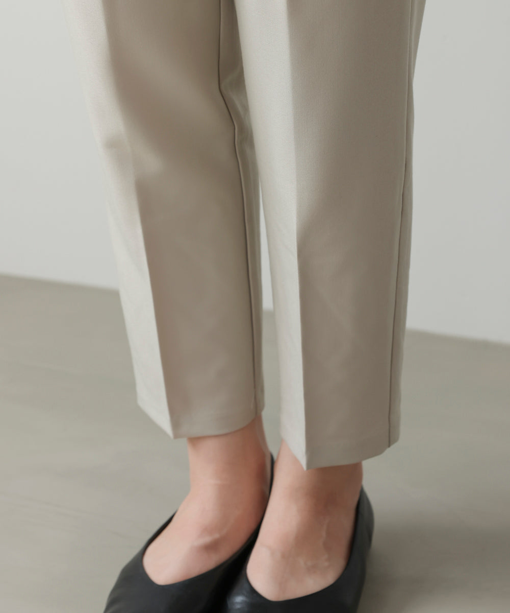【WEB限定】スラっとテーパードパンツ
