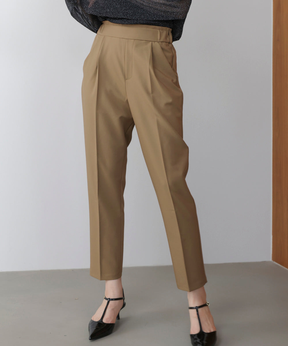 【WEB限定】スラっとテーパードパンツ